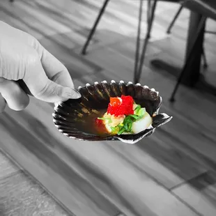 Scallop sashimi @whaevaeats