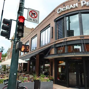 Located in Downtown Denver on the corner of historic Larimer Square, Ocean Prime is an ideal place to socialize and indulge in Happy Hour.
