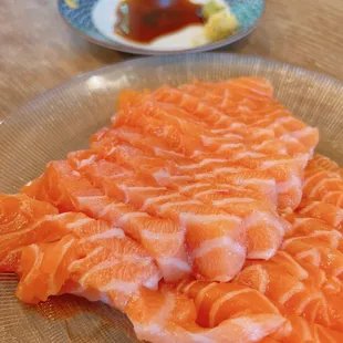 Ah, the salmon is so fresh and delicious!!!!