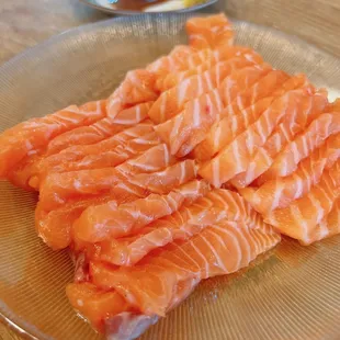 Ah, the salmon is so fresh and delicious!!!!