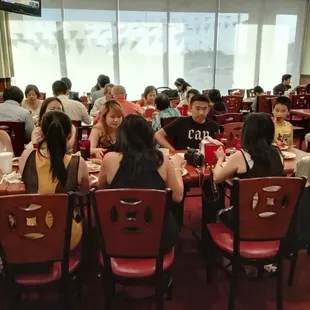 a large group of people eating