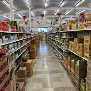 Inside Ocean Supermarket, Park Victoria Shopping Center, Milpitas, CA.