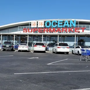 Lots of good prices of fresh produces great for making Asian food, cuisines _ Easy access from freeway 680 and Calaveras Rd, Milpitas.