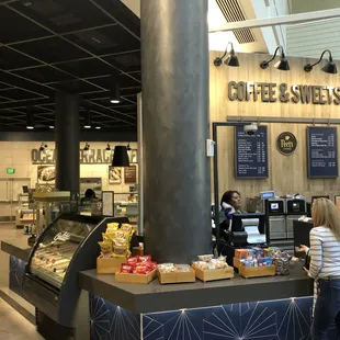 Coffee shop, gelato, popcorn