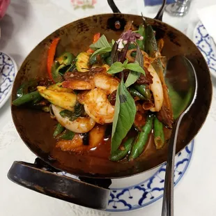 Seafood In Claypot