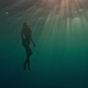 Freediving off Waikiki