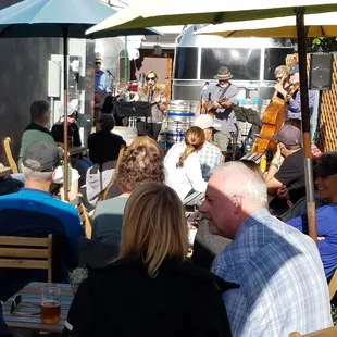Cornbread Willy and Beer in the sun
