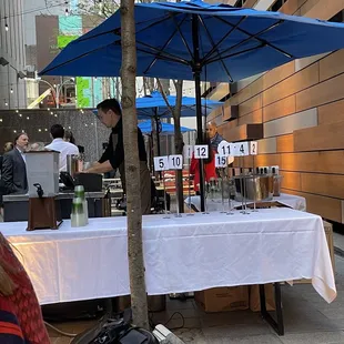 Table stand to order drinks and food