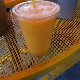 This peach smoothie os on hiiiiiiit