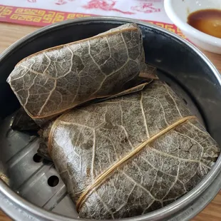 Sticky Rice with Chicken || IG: @misspiggyeats