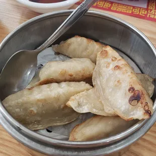 Pan Fried Seafood Dumplings || IG: @misspiggyeats