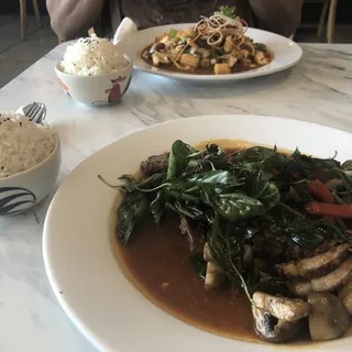 THAI STYLE CHICKEN BASIL