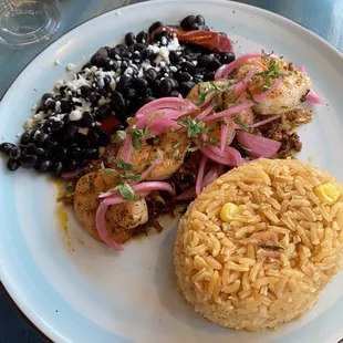 Pork with shrimp. Came with 3 tortillas. Was very good!