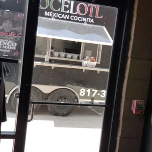 Food truck outside Shannon Brewery