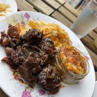 Ox tail, Mac n cheese and stewed cabbage