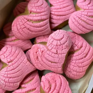 Heart shaped conchas for Valentine&apos;s Day, special order !