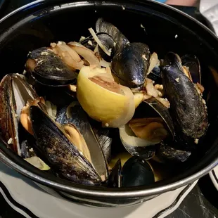Mussels-Marinara -- lemon garlic white wine sauce with baguette for dipping