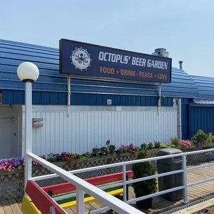 View of the restaurant from the parking lot