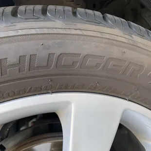 does it look like there is tire shine here? NO