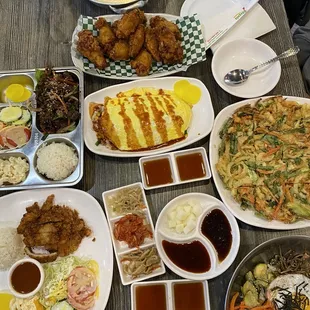 food, chicken wings and fried chicken