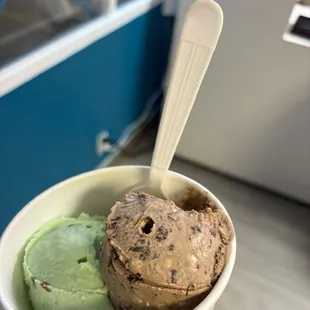 Pistachio and chocolate malted crunch