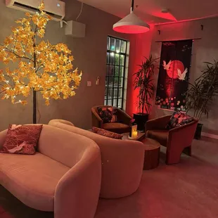 The lobby pre dinner