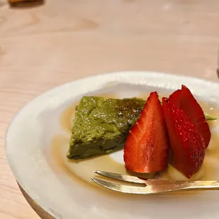 Matcha cream brûlée and strawberries