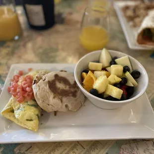 Meatless omlet with fruit