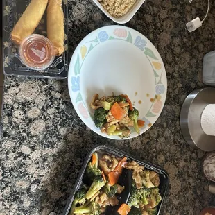 Chicken with Broccoli... dinner portion!! Love the broccoli and chicken as well. Rice comes separate.