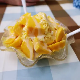 Mongo snow shaved ice with fresh mango toppings.