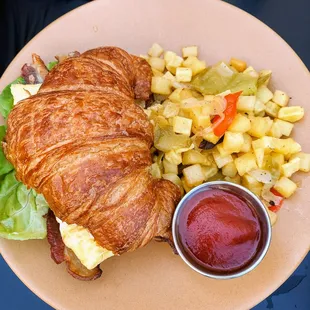 Egg &amp; Bacon Croissant ... hearty and pleasant ... 3-stars