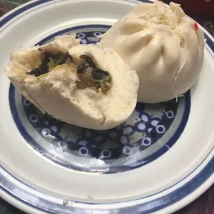 The mushroom bap inside.  Too much bread to filling ratio for my taste