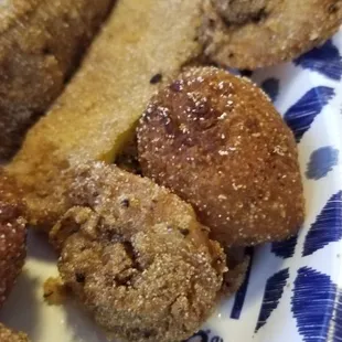 Very poor quality food..tasted like it was fried in old oil which is why it was so greasy..catfish is not fillets..they&apos;re catfish nuggets..
