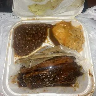 4 Piece BBQ Ribs w/ Baked Beans &amp; MacNChesse