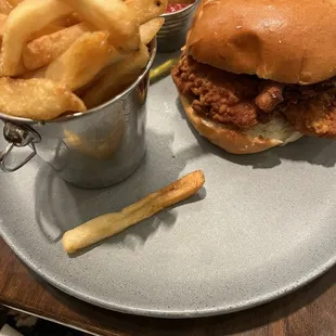 Crispy chicken sandwich