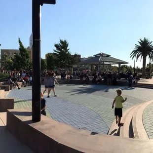 Grand Opening for Off The Grid I Pittsburg.  Live music present