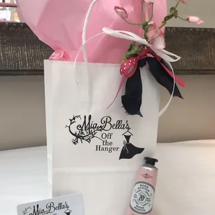 Mother&apos;s Day gift bag idea. Bought a $100 gift card for $80