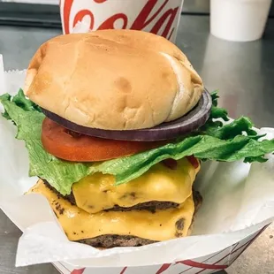 a cheeseburger with lettuce and tomato