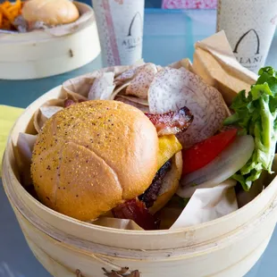 Angus Bacon Cheeseburger withe taro chips