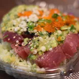 Mini poke bowl: Cold ginger poke with sushi rice