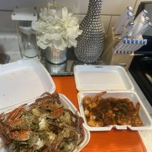 Sauté crabs and shrimp