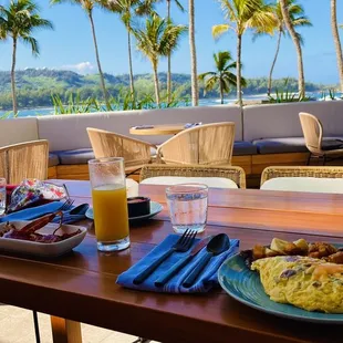 Eggs Benny / Omlette / Exotic Fruit juice (AMAZING!!!)