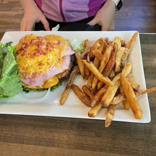 Burger with fried egg, ham and cheese, no bun