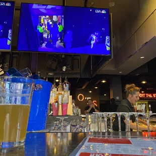 The bar facing the walkway between Flamingo and Linq