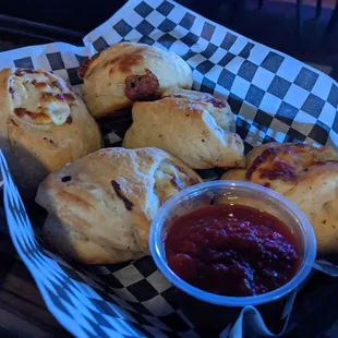 06/24/24 Roasted Garlic Buns - Naked City Pizza Sauce