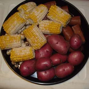 a plate of corn and potatoes