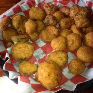 Fried veggie sampler. Pick 3. I chose zucchini, mushrooms and broccoli cheddar nuggets