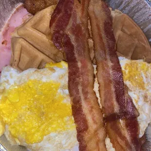 Dry over cooked fried egg. Bacon and sausage was cooked well, Ham was cold.