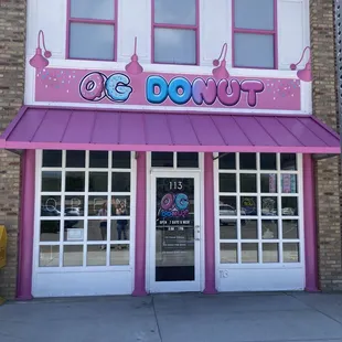 This is the cutest little storefront ever!