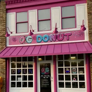 Cute storefront in Grain Valley